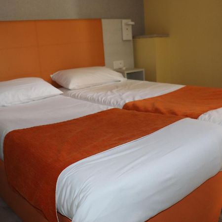 Hotel De France Boulogne-Billancourt Bagian luar foto
