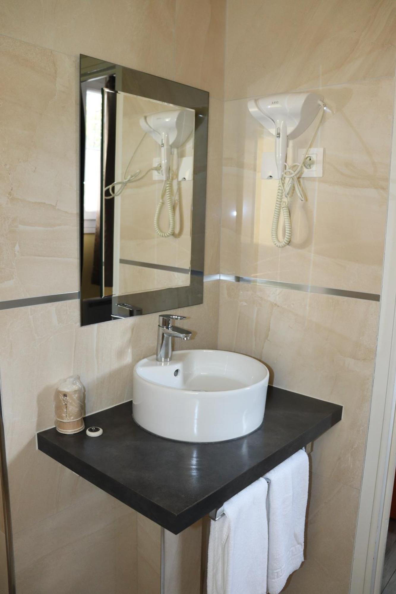 Hotel De France Boulogne-Billancourt Bagian luar foto